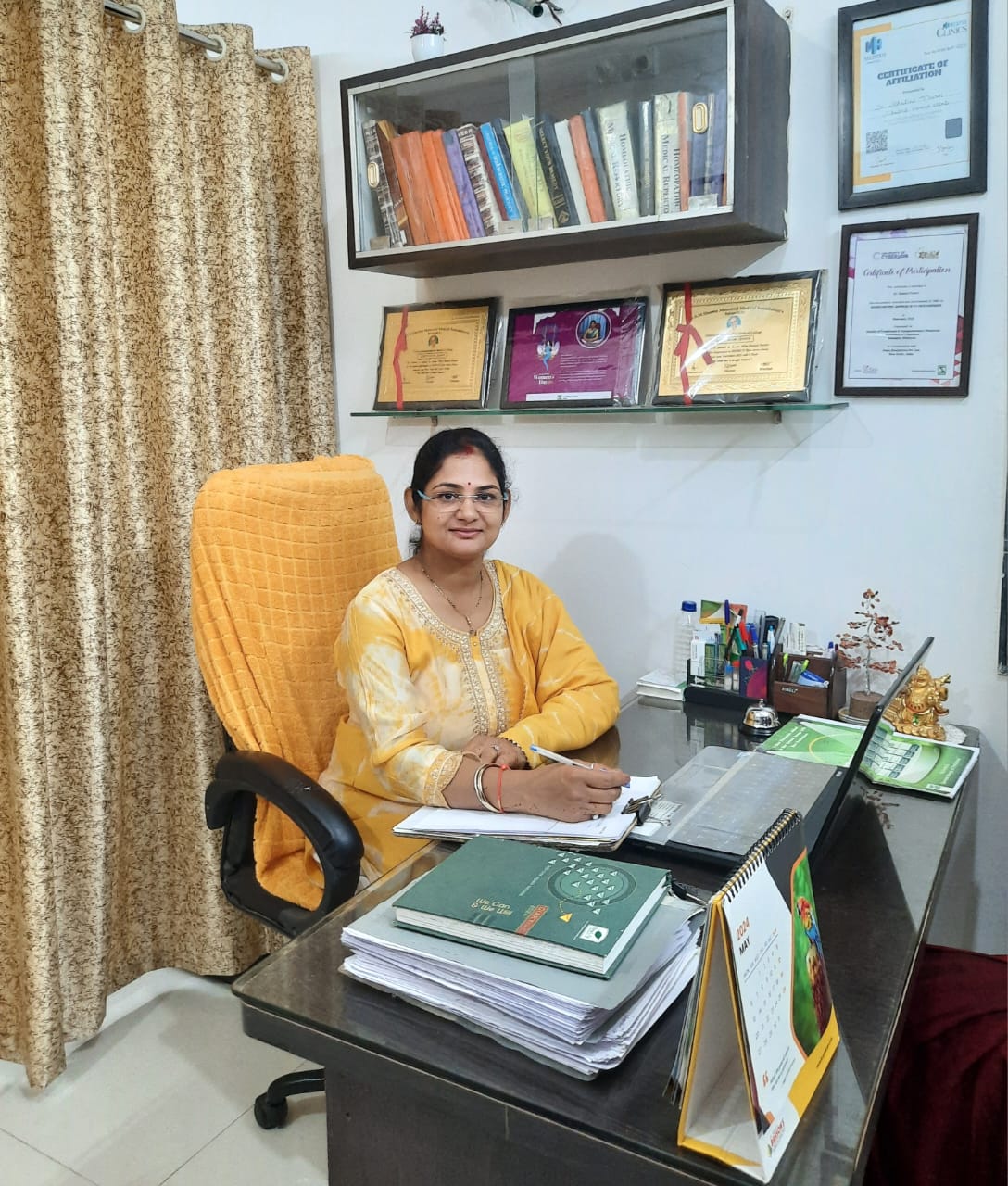 Dr. Shalini Tiwari - Best Homeopathy Doctor in Indore for PCOD, Skin & Hair Treatment